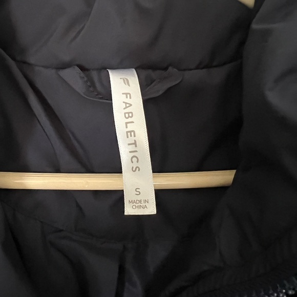 Fabletics Essential Puffer Jacket - Picture 5 of 6